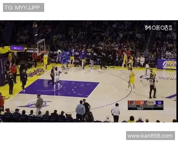 开拓者与雄鹿激战在即球迷期待精彩对决与战术较量